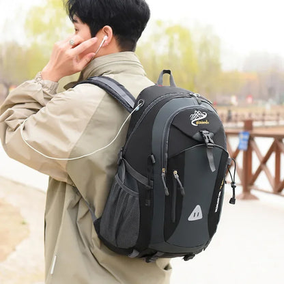 Travel Backpack Men's and Women's Outdoor Mountaineering Bag